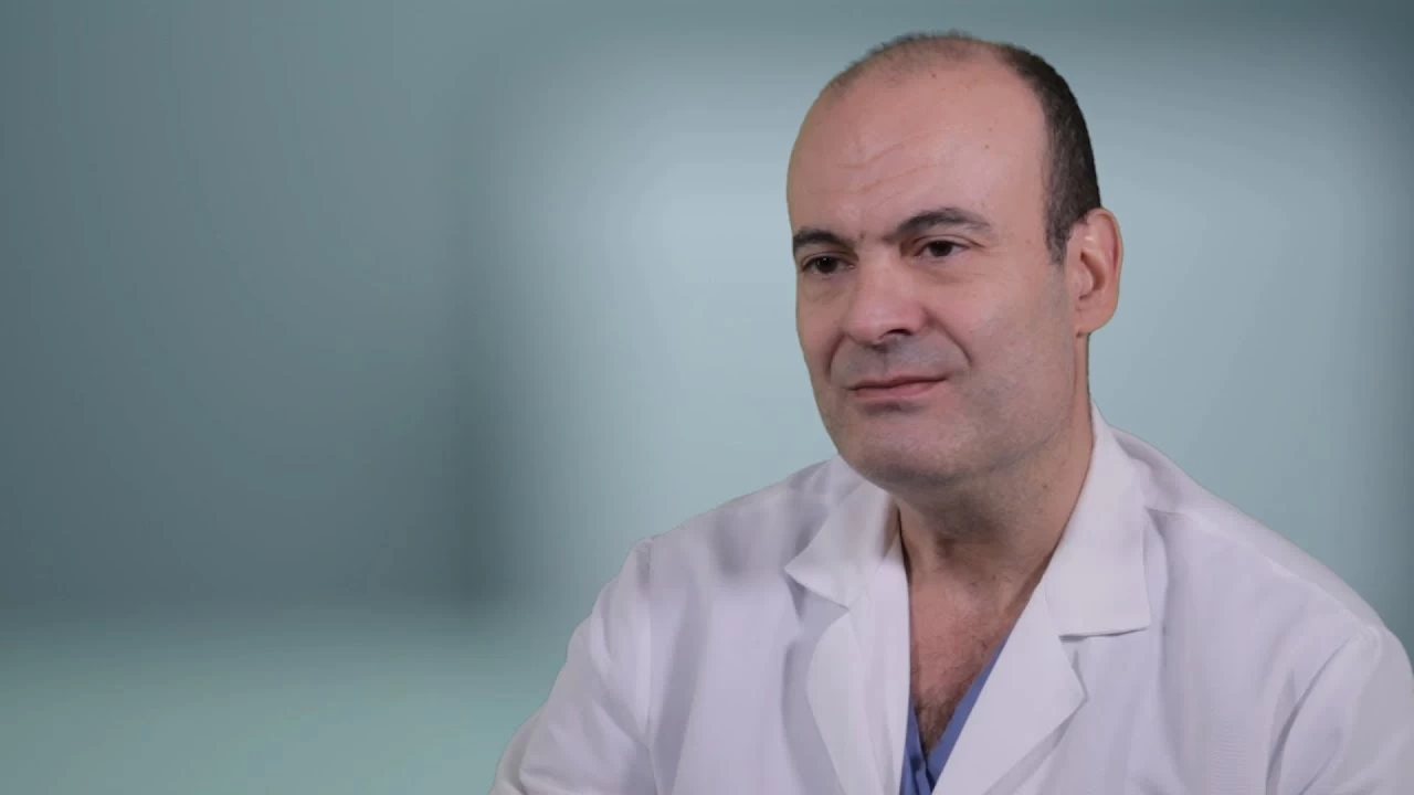 Kορυφαίος Έλληνας γιατρός σώζει καρδιές χωρίς να τις ανοίγει!